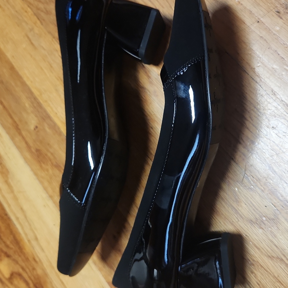 Easy Street Women's Black Flats, NWT - Picture 6 of 12